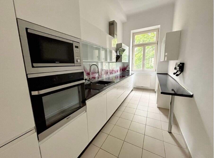 Nähe U3 Kardinal Nagel Platz - Westseitige, Zwei Zimmer Altbauwohnung