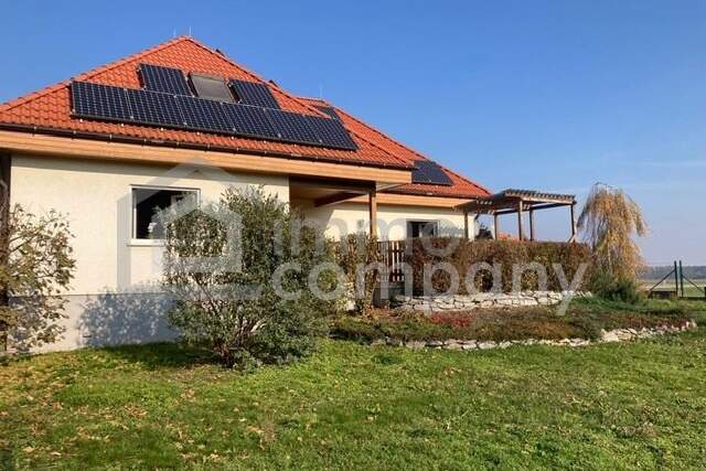 Wohnen mit Weitblick – gepflegtes Einfamilienhaus mit Wellnessbereich, Photovoltaik und 1.268 m² Grundstück, Haus-kauf, 585.000,€, 2620 Neunkirchen