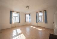 ++NEU++ Altbaucharme neu entdecken: 2-Zimmer Wohnung zum Sanieren mit viel Potenzial