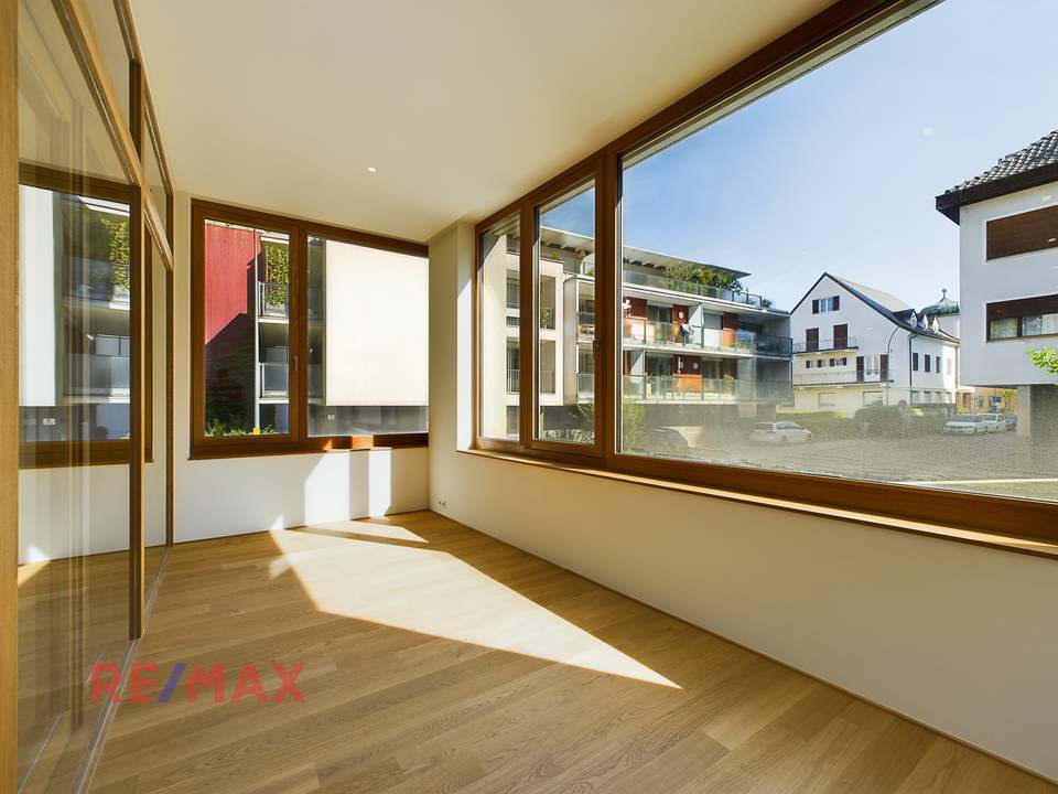 Neubau -3 Zi-Wohnung mit Loggia in Toplage