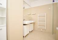 Charmante Dachgeschosswohnung mit viel Licht und luftiger Raumhöhe! Innenhof-Süd-Ausrichtung! Top Anbindung! Ab sofort verfügbar!