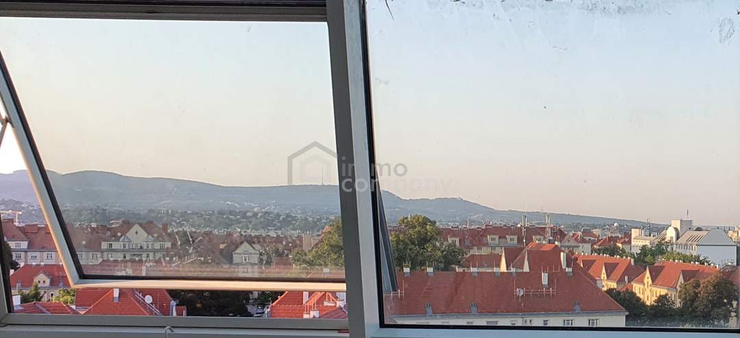 Helle Altbauwohnung mit Balkon, Lift und traumhaftem Fernblick – nur €240.000