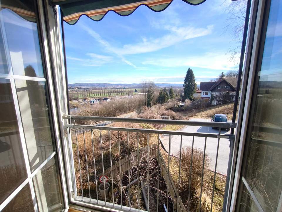 2 Zimmer Dachgeschosswohnung mit KFZ-Abstellplatz über den Dächern von Wildon