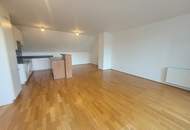 4-Zimmer-Dachgeschosswohnung mit Balkon nahe Alfred-Auer-Park