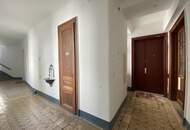 SONNIG und RUHIG! ALTBAU-WOHNUNG zu SANIEREN