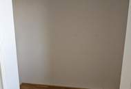 unbefristet | geräumige 4 Zimmer-Wohnung mit Schrankraum und Balkon!