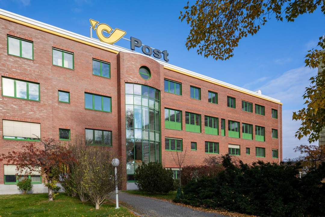 Bürofläche mit 8 separat begehbaren Räumen im 1. Liftstock