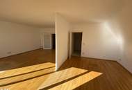 Top sanierte DG-Wohnung mit Balkon / nur 3 Wohneinheiten im Haus