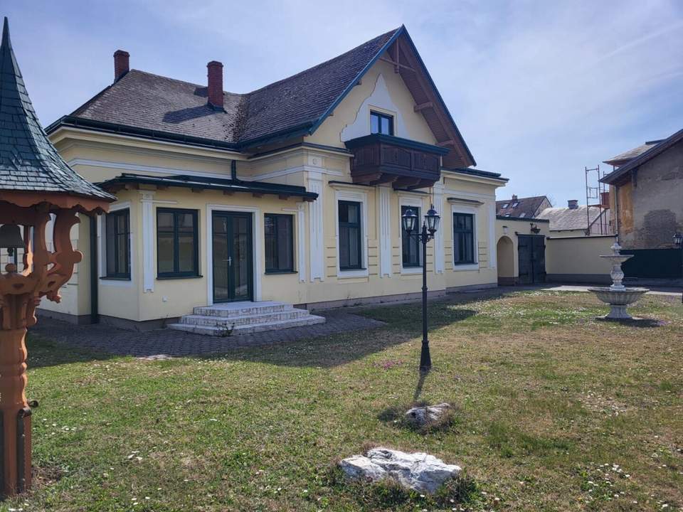 Charmante Villa mit weitläufigem Garten, Wintergarten & vielseitigen Wohnbereichen