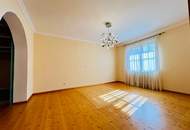 Schönes Einfamilienhaus mit großzügigem Grundstück und Nebengebäude