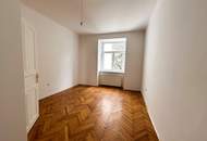 UNBEFRISTETES MIETVERHÄLTNIS 3 ½ Zimmer-Altbauwohnung im Herzen der Stadt!