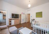 Exklusive Altbauwohnung mit hofseitigem Schlafzimmer und kleinem Balkon