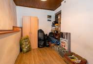 NEUER PREIS !!! Attraktive Gelegenheit für Käufer mit Blick für Potenzial – Einfamilienhaus mit Nebengebäude in Karlsdorf
