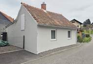 Klein - Fein - Mein - Tolles Klein- Wohnhaus mit angepasstem Grundstück samt Gartenhütte, Parkplatz und Abstellfläche