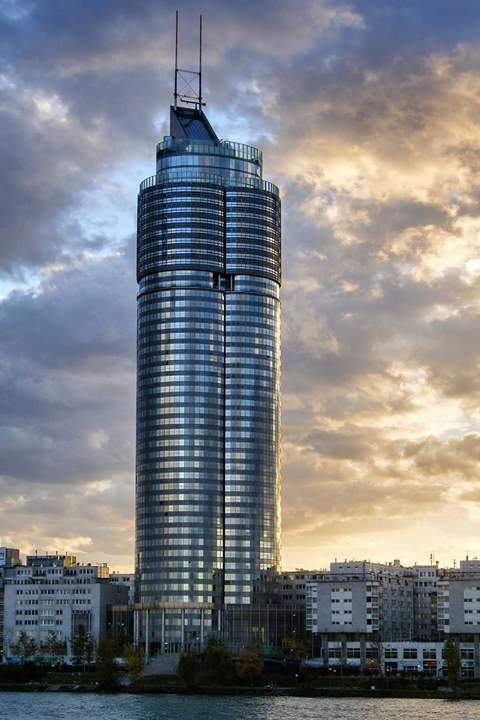 Top Büros im Millennium Tower!