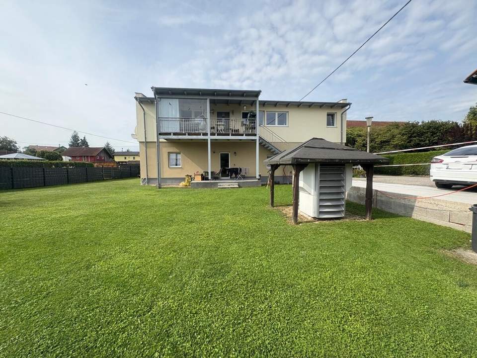 Wunderschönes Zweifamilienhaus mit großzügigem Garten und erstklassiger Ausstattung