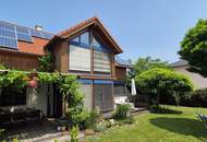 Lichtdurchflutetes Passivhaus mit Garage und Carport