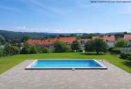 GEPFLEGTES EIN- ODER ZWEIFAMILIENHAUS MIT POOL UND FERNBLICK