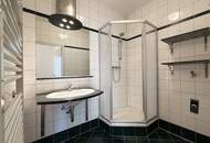 Sonnige 2 Zimmer Dachgeschoss Wohnung mit großzügigem Wohnbereich