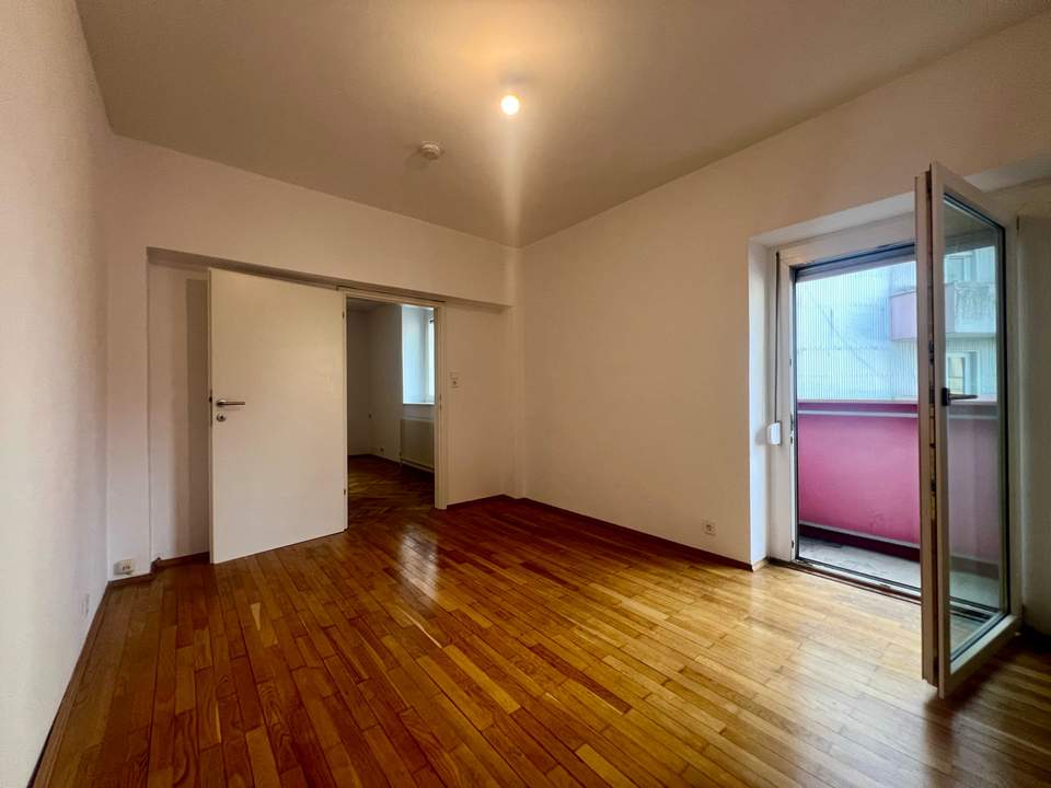 3,5-Zimmer-Wohnung in zentraler Lage mit Balkon und Lift - Eigennutzung, WG, Anlage, alles möglich!