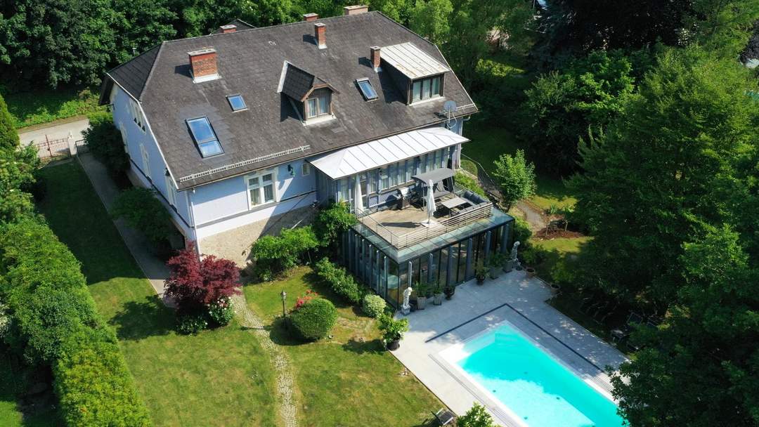 "Zeitlose Eleganz in Berndorf – Villa mit Parkgarten & Pool - neue Heizanlage ab Frühjahr 2026!!!"