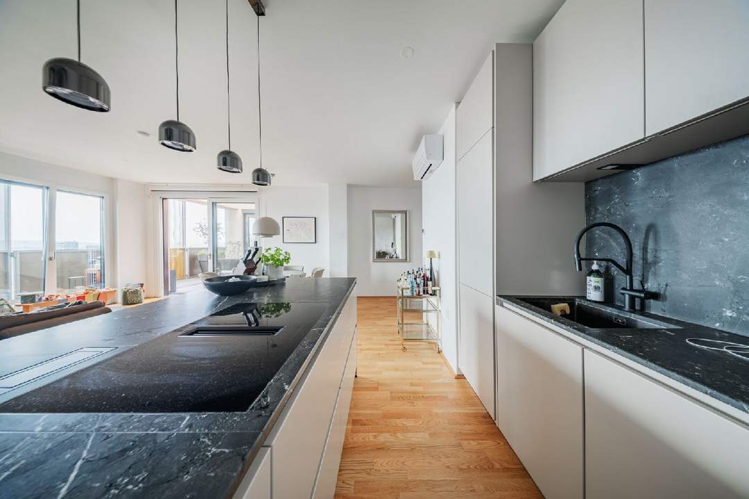 Penthouse im 34. OG mit Terrasse I 360° Wienblick I Designküche I TG Platz mit E-Ladestation