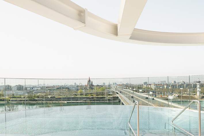 44. Stock: Welness, Gym, Pool und den schönsten Ausblick mit Sonnenuntergang auf Kahlenberg, Wohnung-miete, 2.100,00,€, 1220 Wien 22., Donaustadt