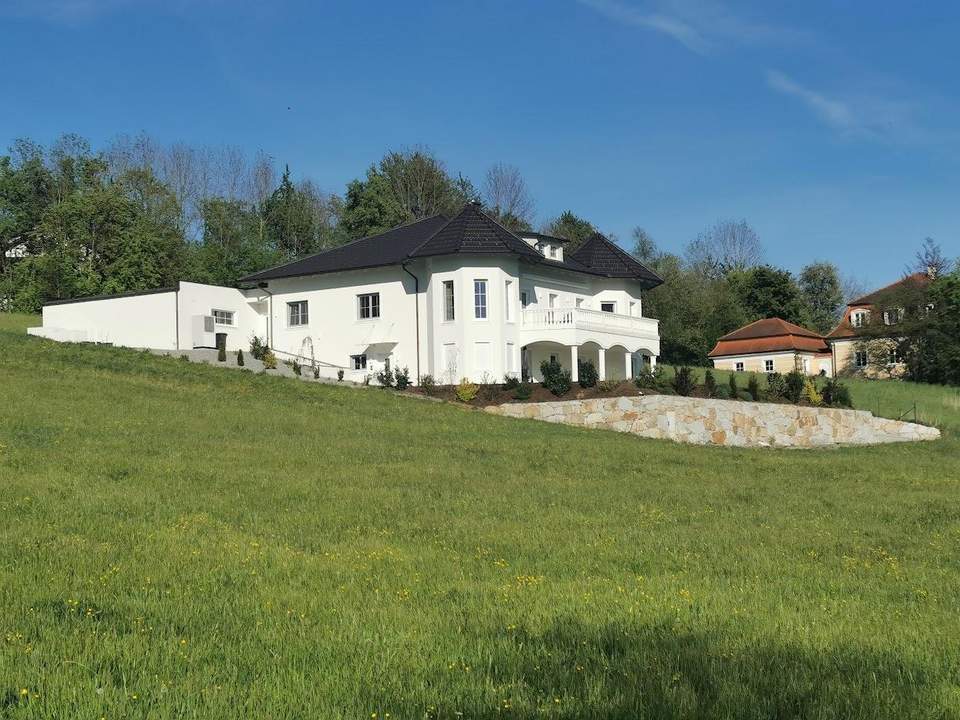 Prächtige Villa in sonniger Lage nahe Schärding – Wohnen mit Ausblick
