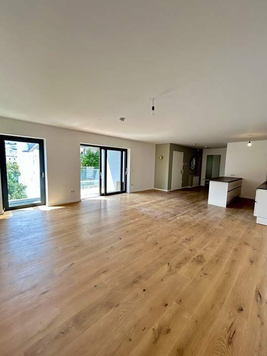 Exklusive Dachgeschosswohnung mit Grün-Blick in Top-Lage - Luxusausstattung