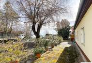 Traumgrund neben dem Wald mit sanierungsbedürftigem Althausbestand