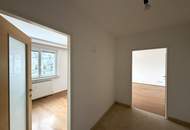 Klimatisierte Dachgeschosswohnung mit 4 Schlafzimmer und Garage // Air-conditioned attic apartment with 4 bedrooms and garage //
