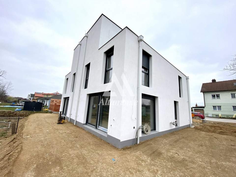 PROVISIONSFREI!! MODERNE 5 ZIMMER DOPPELHAUSHÄLFTE MIT DACHTERRASSE, SEEBLICK SOWIE GARTEN NÄHE TULLN