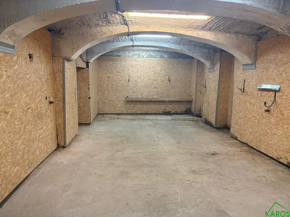 Lagerfläche mit Sanierungspotenzial – ideal für Baufirma oder Gewerbebetrieb 128m² im 15. Bezirk, Wien!
