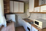 Sanierungsbedürftige 2,5-Zimmer-Wohnung beim Kinzerplatz