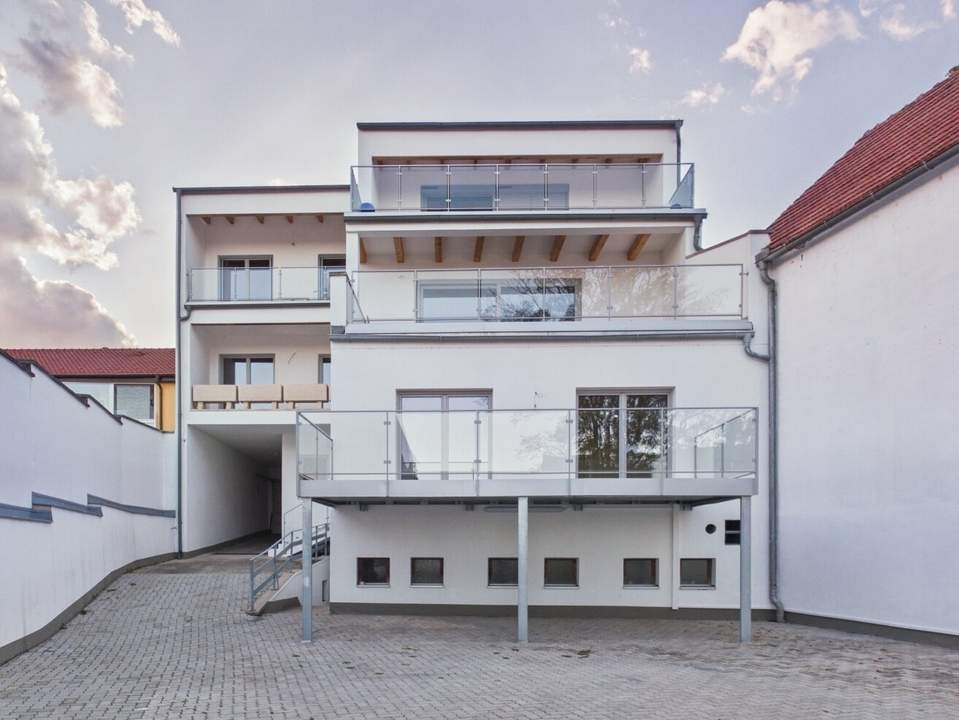 Investoren-Paket: Wohnungen, Geschäftslokal, Veranstaltungsflächen - fast 500m² Bestand