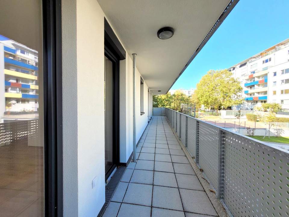 2-Zimmer Balkonwohnung mit riesigem Balkon - Erstbezug!