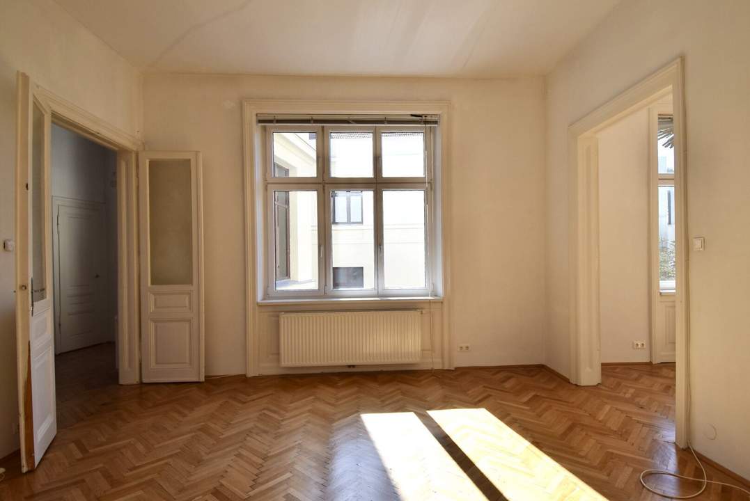 Westseitiger 2-Zimmer-Altbau im 3. Stock! Balkonoption!