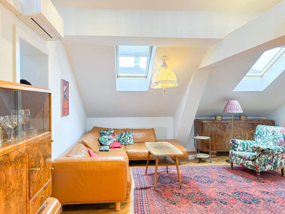 Fully furnished attic apartment with secluded 60 m² roof terrace! Very suitable for Expats!