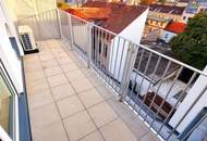 Traumblick - Ihr Logenplatz über der Stadt! Wohnen im Dachgeschoss mit WOW-Effekt! Traumhaft saniertes Altbauhaus + Hofseitige Terrasse + Tolle Infrastruktur und Anbindung + Lebensqualität pur!