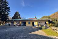 Sanierungsbedürftiges Mehrfamilienhaus mit großem Grundstück und hoher Bebauungsdichte