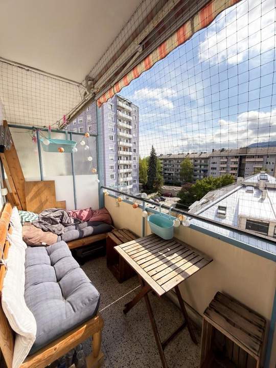 LICHTDURCHFLUTETE TOPLAGE FÜR ANLEGER ? GROßZÜGIGE ZIMMER, PERFEKT FÜR WG MIT IDEALER ANBINDUNG