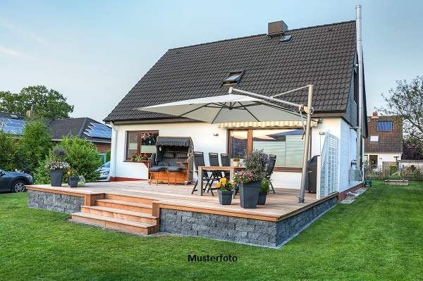 Großzügiges Familienanwesen mit 267 m² Wohnfläche, Wintergarten & 2 Terrassen