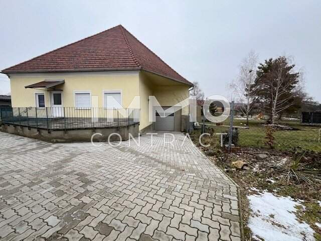 82 m² helle 3 Zimmerwohnung mit einen großen Garten und Garage