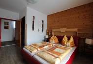 Gästehaus mit Fremdenzimmer und großem Nebengebäude in Aussichtslage von Griffen