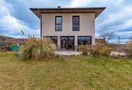 Neuwertiges Haus in idyllischer Lage – mit Garten, Terrasse &amp; Top-Ausstattung!