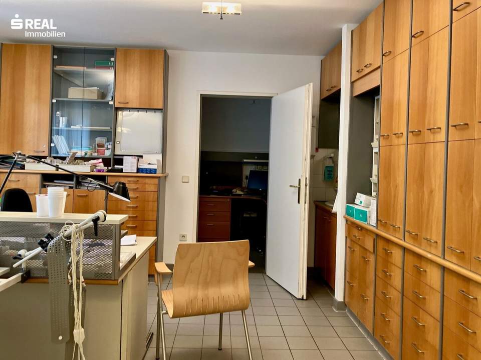 BÜRO/ PRAXIS möbliert nächst Apotheke und AUGARTEN