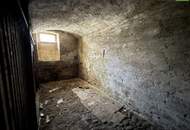 Altbau-Villa mit prunkvoller Fassade in Knittelfeld zur Sanierung mit Garten und Parkplatzmöglichkeiten