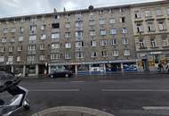 Renovierungsbedürftige 2-3 Zimmer-Wohnung in Schönbrunn Nähe mit Loggia & PKW Stellplatz