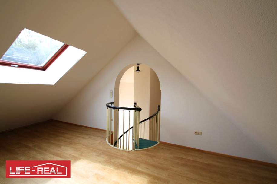 lichtdurchflutete Dachmaisonette im Zentrum von Linz, jetzt mit VIDEOBESICHTIGUNG, Wohnung-miete, 842,00,€, 4020 Linz(Stadt)