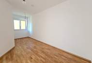 Neuwertige Zweizimmerwohnung im 1 OG mit großem Balkon in guter Lage an einer Seitengasse